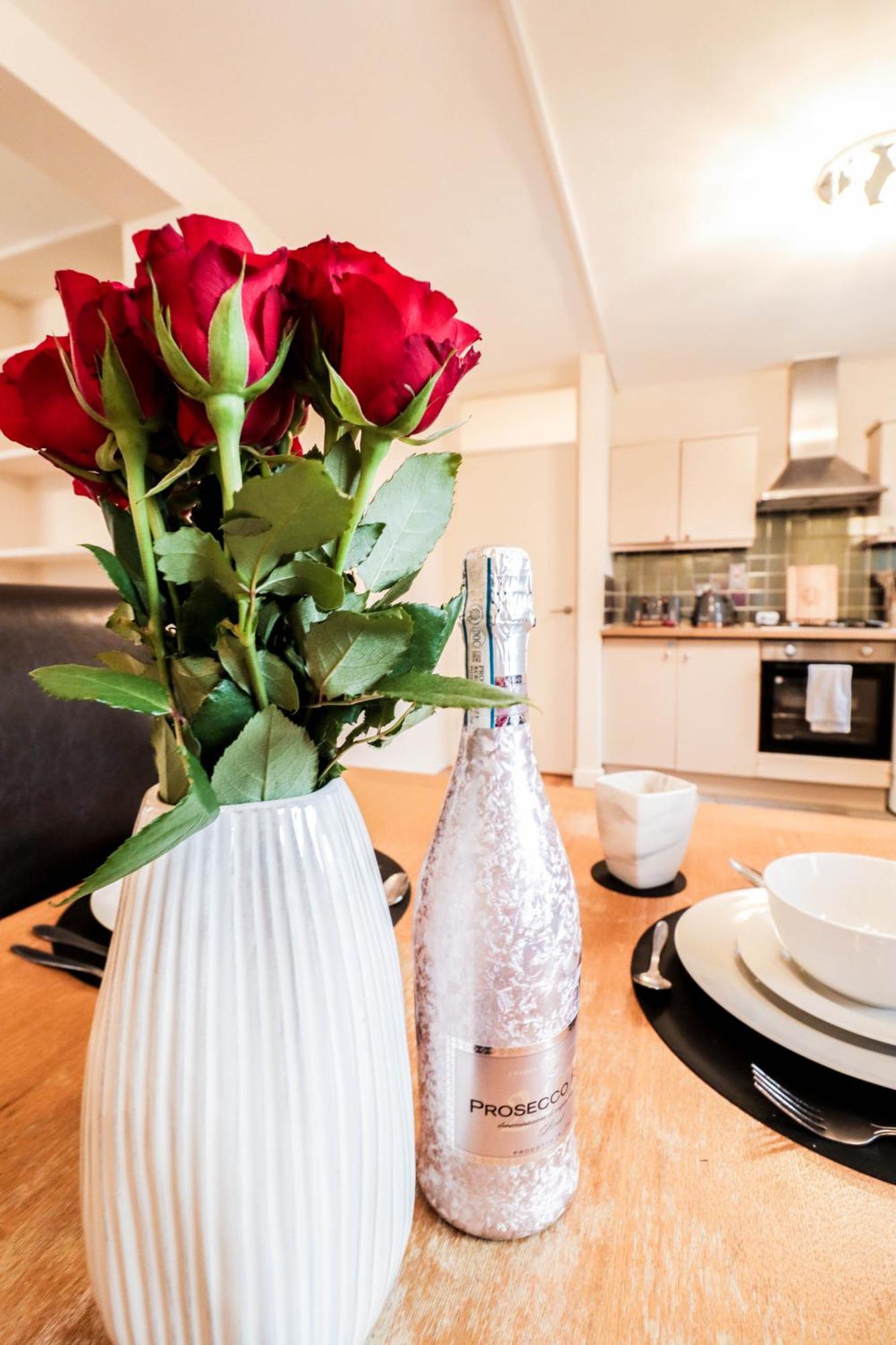Gorgeous 2-Bedroom London Apartment 伦敦 外观 照片